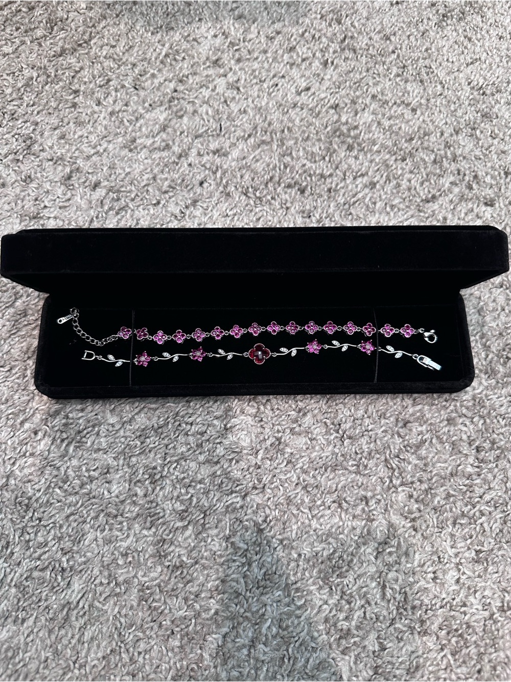 Silver clover/flower bracelet stack
